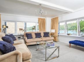 2 Lee Court